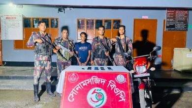 তিন মাসে ১৪০টি চোরাই মোবাইল ফোন জব্দের তথ্য মহানন্দা ব্যাটালিয়নের তিন মাসে ১৪০টি চোরাই মোবাইল ফোন জব্দের তথ্য মহানন্দা ব্যাটালিয়নের